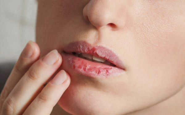 Dùng tay che nửa khuôn mặt mai phương thuý vẫn làm dân tình mê mệt bởi một chi tiết - 6
