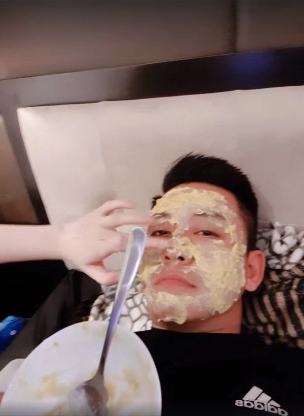 Được bà xã thu hương chăm da kĩ lưỡng bảo sao tuấn hưng 41 tuổi mà trẻ mãi không già - 5