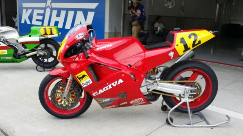 Hình ảnh chiếc cagiva v589 gợi nhớ cuộc đua grand prix 500 cc vào cuối thập niên 80 - 1
