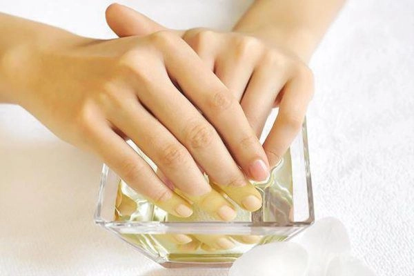 Hội chị em hoa hậu khoe nails lấp lánh nhưng móng tay của hhen niê là khác biệt nhất - 12