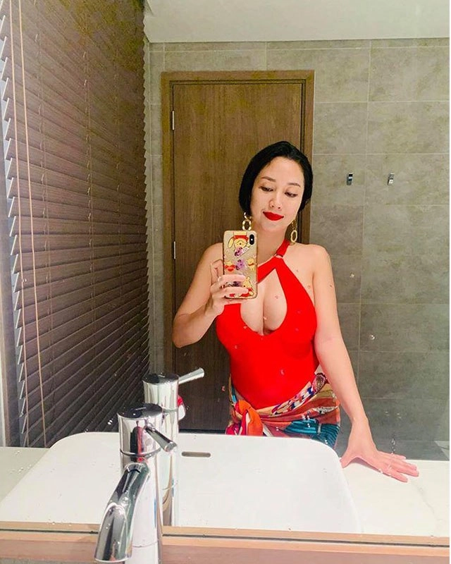Hoi me bim nhieu con nhat vbiz đo dang hoa hau 6 con dang nuot nhu gai đoi muoi - 1