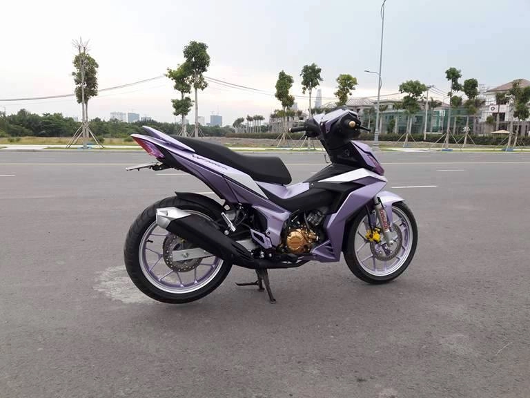 Honda winner 150 đáng yêu với bộ áo màu hồng - 1