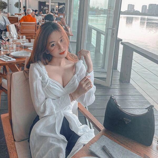 Hotgirl 2k1 khoe hình diện áo kín ít hở nhiều mọi ánh mắt đổ dồn vào vòng 1 căng tròn - 4