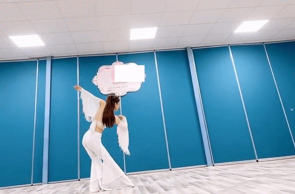 Khi quỳnh nga thả dáng uyển chuyển tập múa dân tình chỉ chú ý đúng một chi tiết - 3