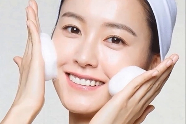 Không nắm ngay bí kíp chăm sóc da dầu bị mụn nàng sai 1 li đi 1 dặm - 2