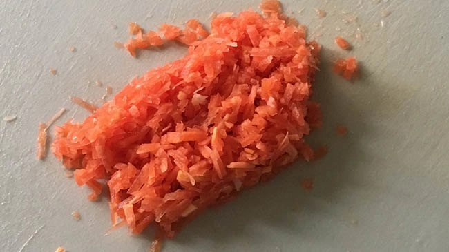 Không nấu canh vợ đem khoai tây cà rốt làm bánh được món ngon bất ngờ chỉ trong 5 phút - 2