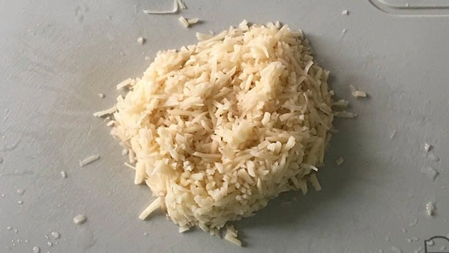 Không nấu canh vợ đem khoai tây cà rốt làm bánh được món ngon bất ngờ chỉ trong 5 phút - 3