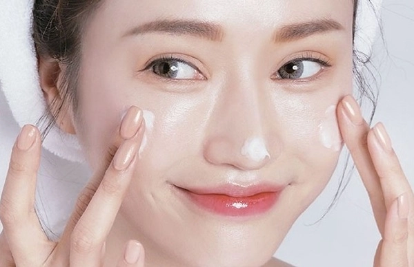 Lầm tưởng da thiếu ẩm với thiếu nước chị em tốn kém tiền bạc công sức da vẫn đổ dầu - 3