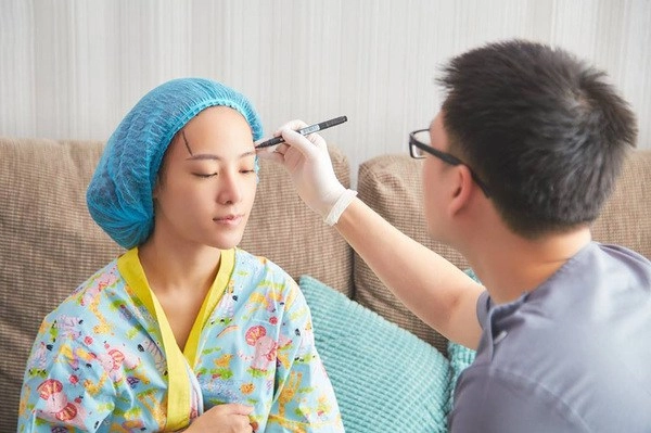 Mới căng da mặt xong cô dâu cao bằng lại muốn trùng tu vòng 1 liệu có quá vội vàng - 7