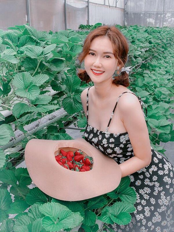 Nghỉ bán hoa quả ít lâu chị mận mạnh dạn hơn hẳn trong việc phô diễn vóc dáng gợi cảm - 7