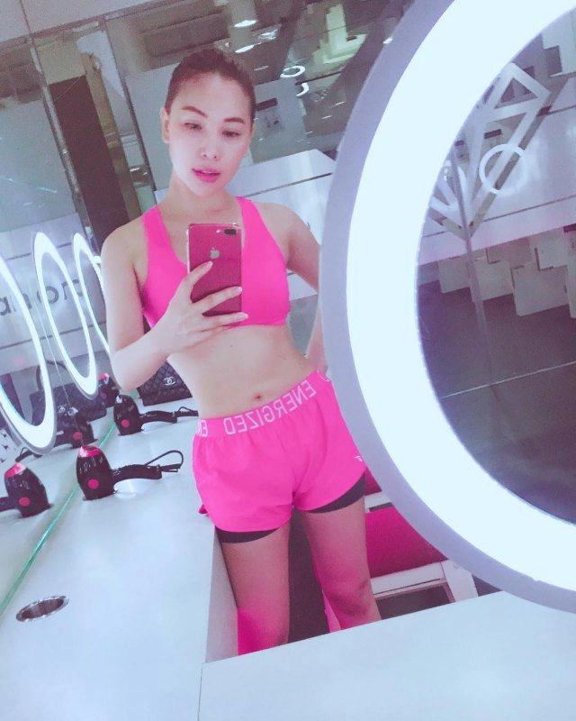 Nhan sắc không phải dạng vừa body bốc lửa của chân dài nghi hẹn hò với chồng cũ quỳnh nga - 11
