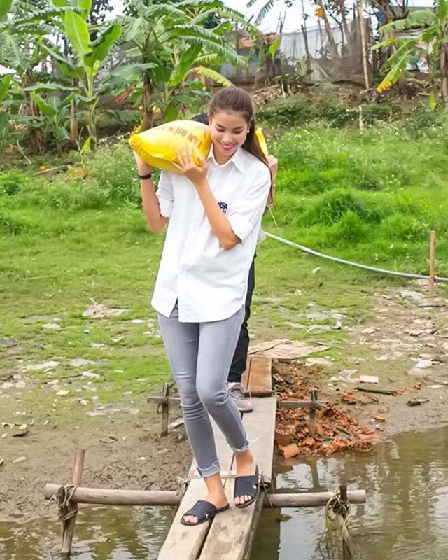 Nhung mon đo mang tiếng quê kiểng đuoc sao viet lang xe nguoi dien sang xin nguoi kem xinh - 3