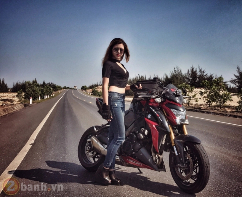 Nữ biker 9x xinh đẹp với màn đọ dáng vô cùng nóng bỏng bên cạnh suzuki gsx-s1000 - 4