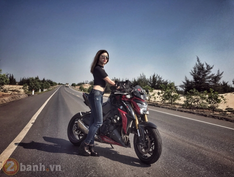 Nữ biker 9x xinh đẹp với màn đọ dáng vô cùng nóng bỏng bên cạnh suzuki gsx-s1000 - 6