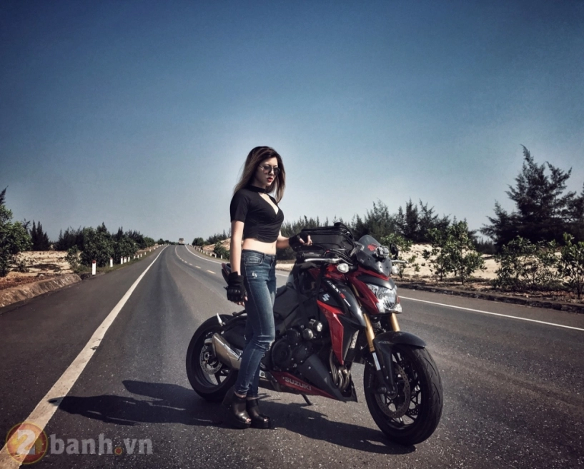 Nữ biker 9x xinh đẹp với màn đọ dáng vô cùng nóng bỏng bên cạnh suzuki gsx-s1000 - 7