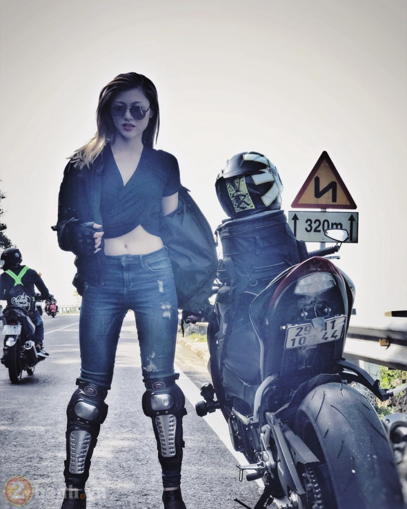 Nữ biker 9x xinh đẹp với màn đọ dáng vô cùng nóng bỏng bên cạnh suzuki gsx-s1000 - 8