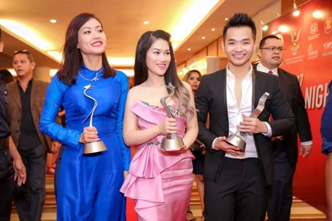 Phạm hồng phước giành giải nam diễn viên chính xuất sắc tại lhp quốc tế asean 2017 - 4