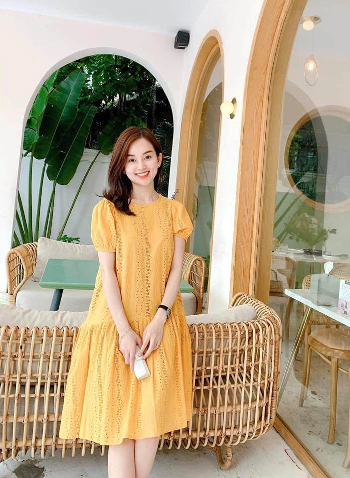 Quanh năm mặc kín đáo ly kute hiếm hoi diện áo tắm cũng chọn style chuẩn tiểu thư - 5