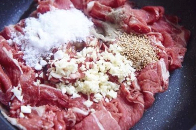 Thịt bò nhà hàng mềm thơm mọng hóa ra gói gọn ở nguyên liệu cực dễ kiếm này - 1