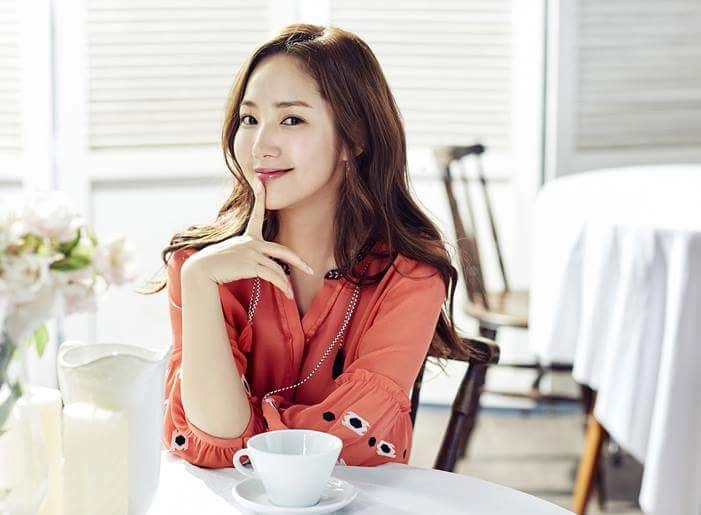 thư kí kim park min young trở thành mỹ nhân hàng đầu nhờ phẫu thuật thẩm mỹ - 3