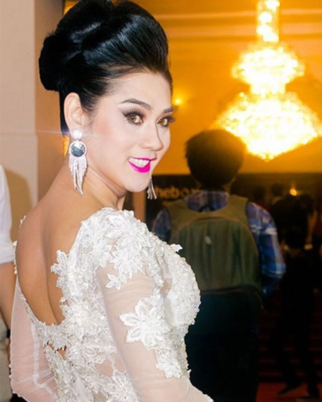 Trang điem ca ta phan dan my nhan viet hoa hac bach co nuong voi mau da lech lac - 8