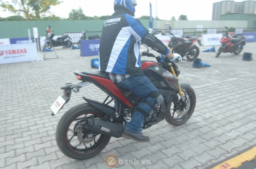 Vietnam motorcycle show 2017 - khách tham quan có thể chiêm ngưỡng vẻ đẹp của gần 20 mẫu xe yamaha - 8