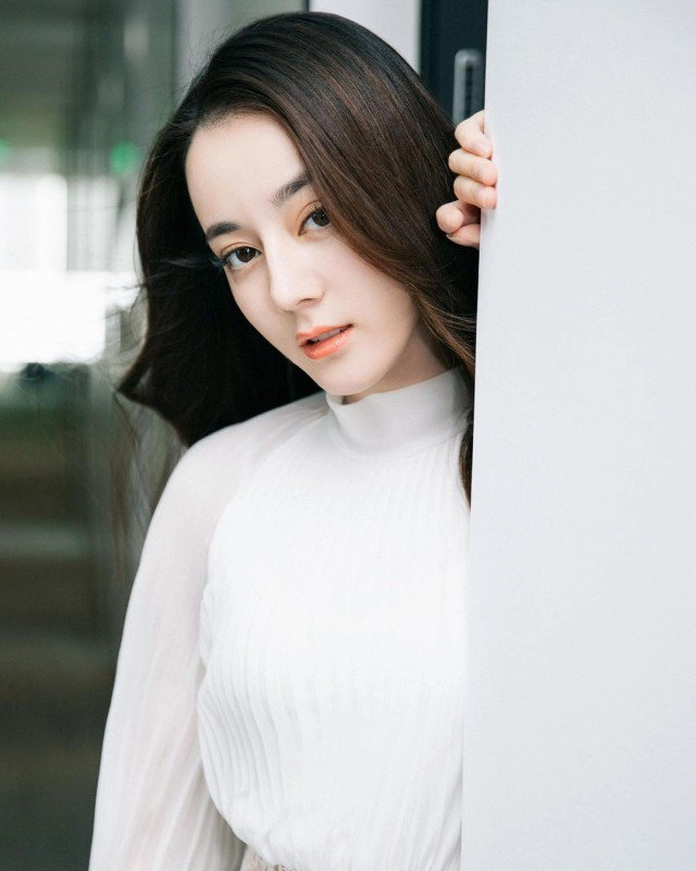 Xuất hiện đẹp như nữ thần địch lệ nhiệt ba vẫn gây tranh cãi vì một chi tiết nhỏ - 15