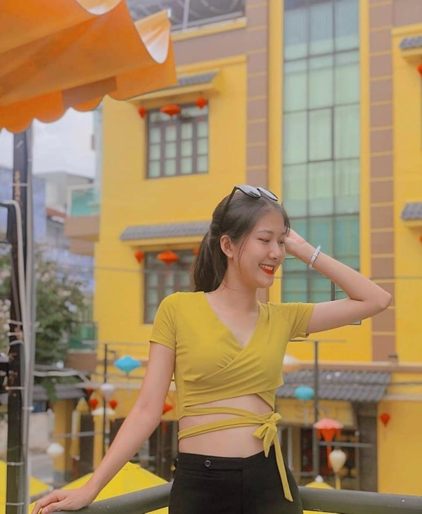 Bị tố sửa mũi nữ sinh 2k1 tìm đến hoa hậu việt nam để chứng minh mình đẹp tự nhiên - 9