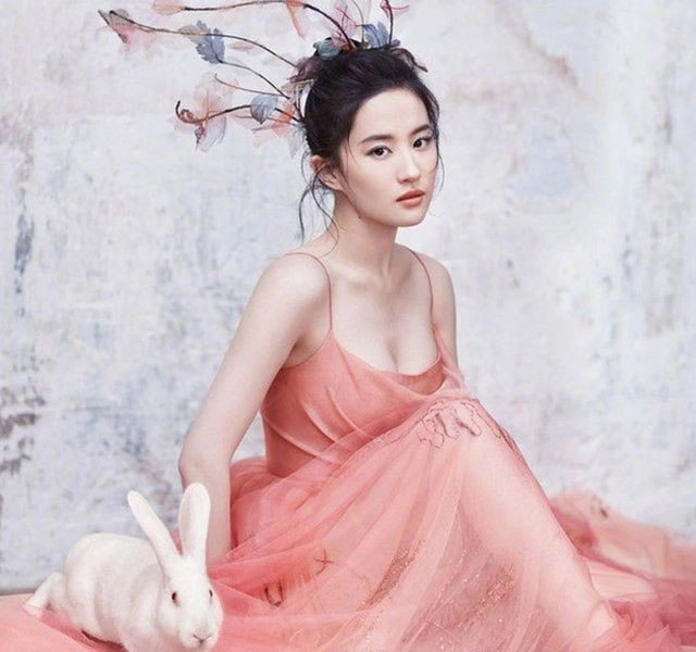 Cbiz có lưu diệc phi vbiz có midu nhan sắc mong manh nhưng điểm này nở nang lấn át - 6