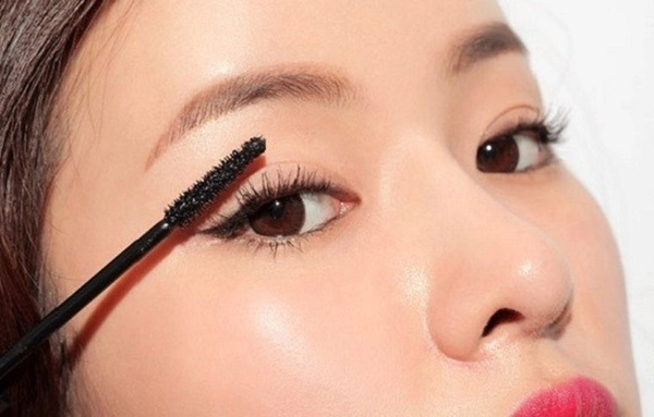 Đeo khẩu trang kín mặt chị em nên makeup kiểu gì để vẫn xinh lung linh - 4