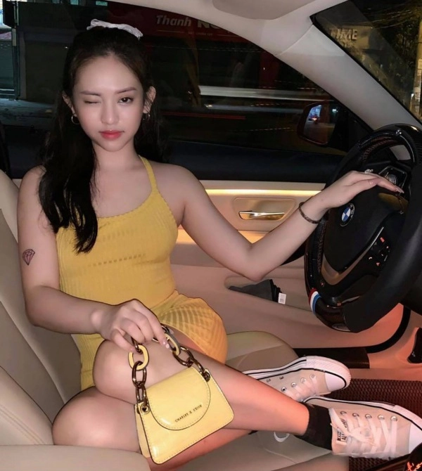 Đụng hàng váy hoa hot girl thúy vi bị em gái ngọc trinh lấn át - 10