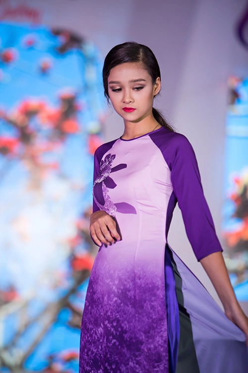 Mẫu lai viêt- đưc 13 tuổi dịu dàng trong ta ao dai - 3