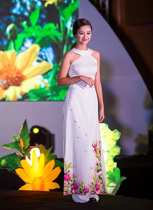 Mẫu lai viêt- đưc 13 tuổi dịu dàng trong ta ao dai - 6