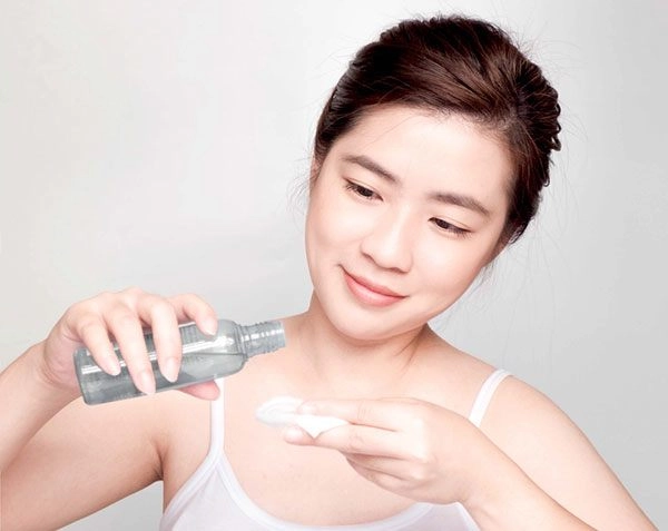 Những điều nên và không nên trong chăm sóc da khi phải đeo khẩu trang cả ngày - 2