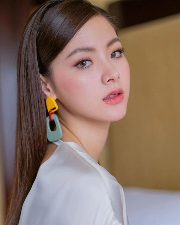 20 kiểu tóc ngang lưng đẹp trẻ trung nữ tính hot nhất hiện nay - 3