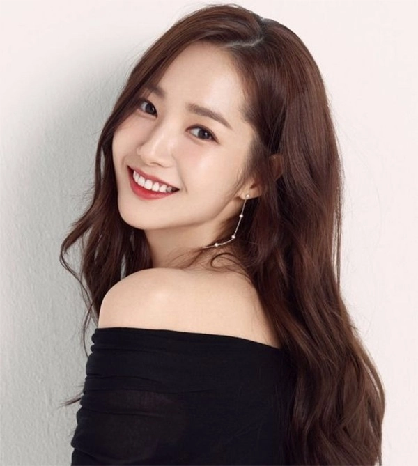 20 kiểu tóc ngang lưng đẹp trẻ trung nữ tính hot nhất hiện nay - 4