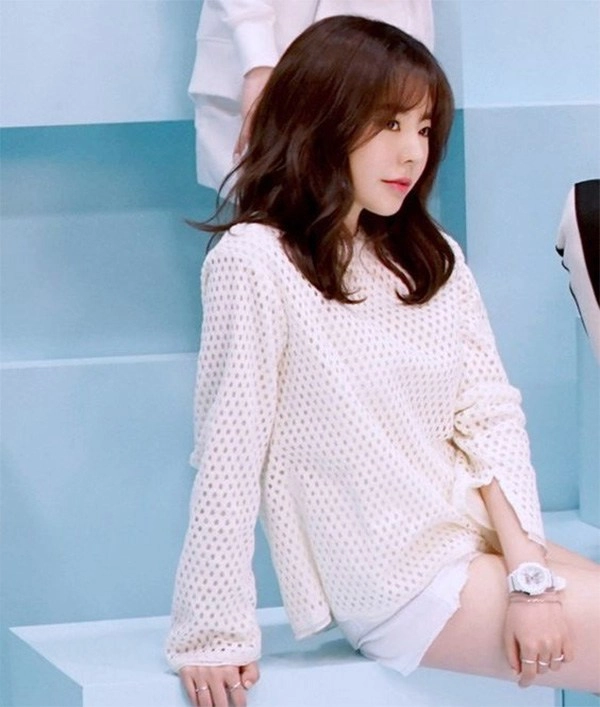 20 kiểu tóc ngang lưng đẹp trẻ trung nữ tính hot nhất hiện nay - 9