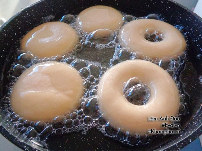 Bắc chảo lên bếp làm ngay món bánh donuts custard tuyệt ngon - 6