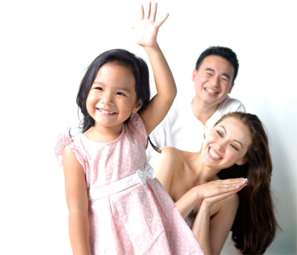Bé 1 tuổi ngã trên giường xuống thái độ của mẹ làm bà nội khó chịu bác sĩ lại khen - 5