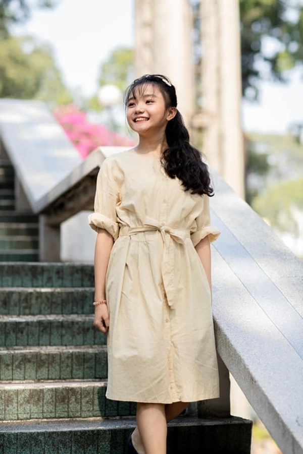 Bé gái xinh đẹp hát ngọt đến nỗi được đại gia tặng tiền sang tên đất nhà cửa - 3