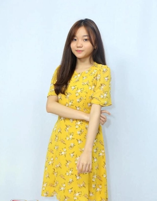 Bé gái xinh đẹp hát ngọt đến nỗi được đại gia tặng tiền sang tên đất nhà cửa - 10