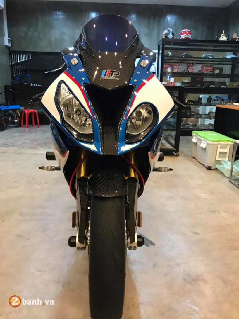 Bmw s1000rr hút hồn với dàn đồ chơi hàng hiệu đắt tiền - 2