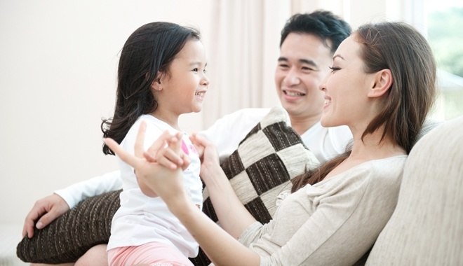 bố sao bố lại nằm ép lên mẹ thế mẹ đỏ mặt nhưng may mắn bố đáp cực nhanh - 3