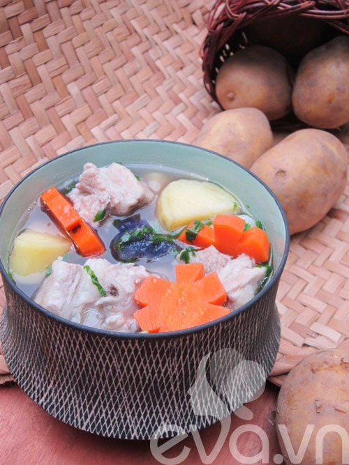 Canh khoai tây nấu sườn nóng hổi - 8