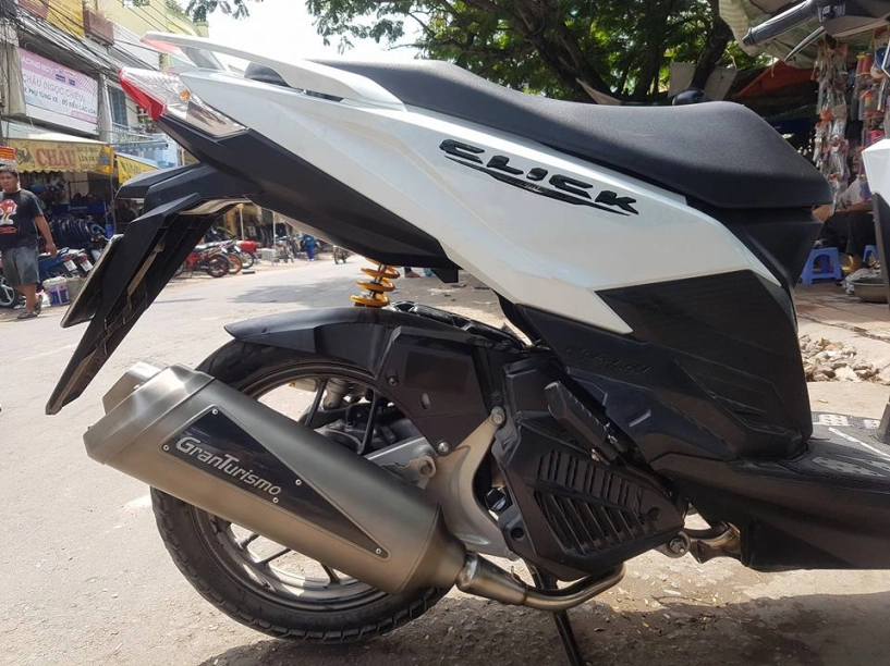 Cặp đôi honda click và vario khoe dáng độ nhẹ đầy ấn tượng - 3