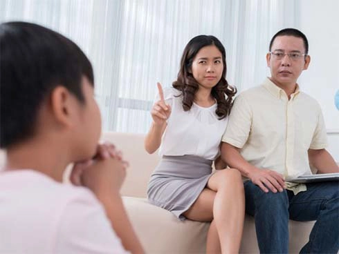 Con lấy trộm tiền trong ví nhưng cách hành xử của 2 người cha khác nhau tạo ra khác biệt - 3