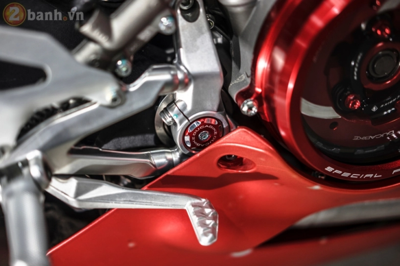 Ducati 959 panigale độ đầy ấn tượng của ông chủ tiệm decal - 10