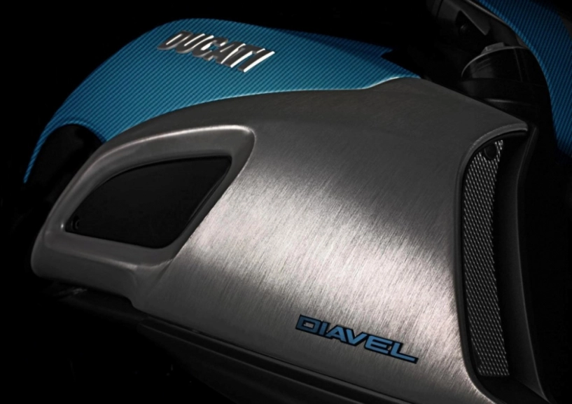 Ducati diavel trong bản độ carbon xanh đầy ấn tượng - 2