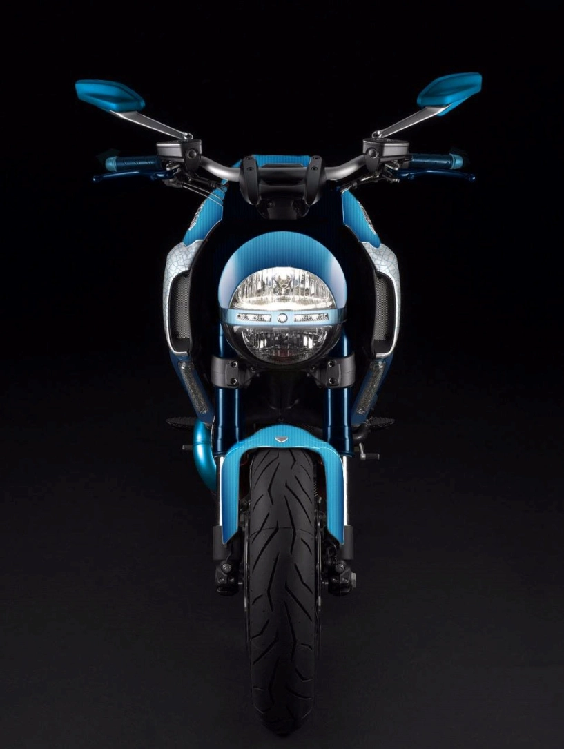 Ducati diavel trong bản độ carbon xanh đầy ấn tượng - 4