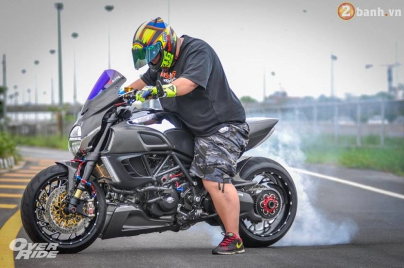 Ducati diavel trong bản độ cromo đầy tốn kém của anh chàng biker khổng lồ - 5